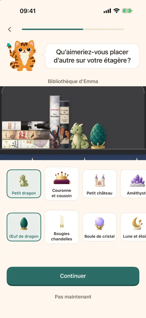 Tibby demande « Qu’aimeriez-vous placer d’autre sur votre étagère ? », avec un petit dragon et un œuf de dragon choisis.